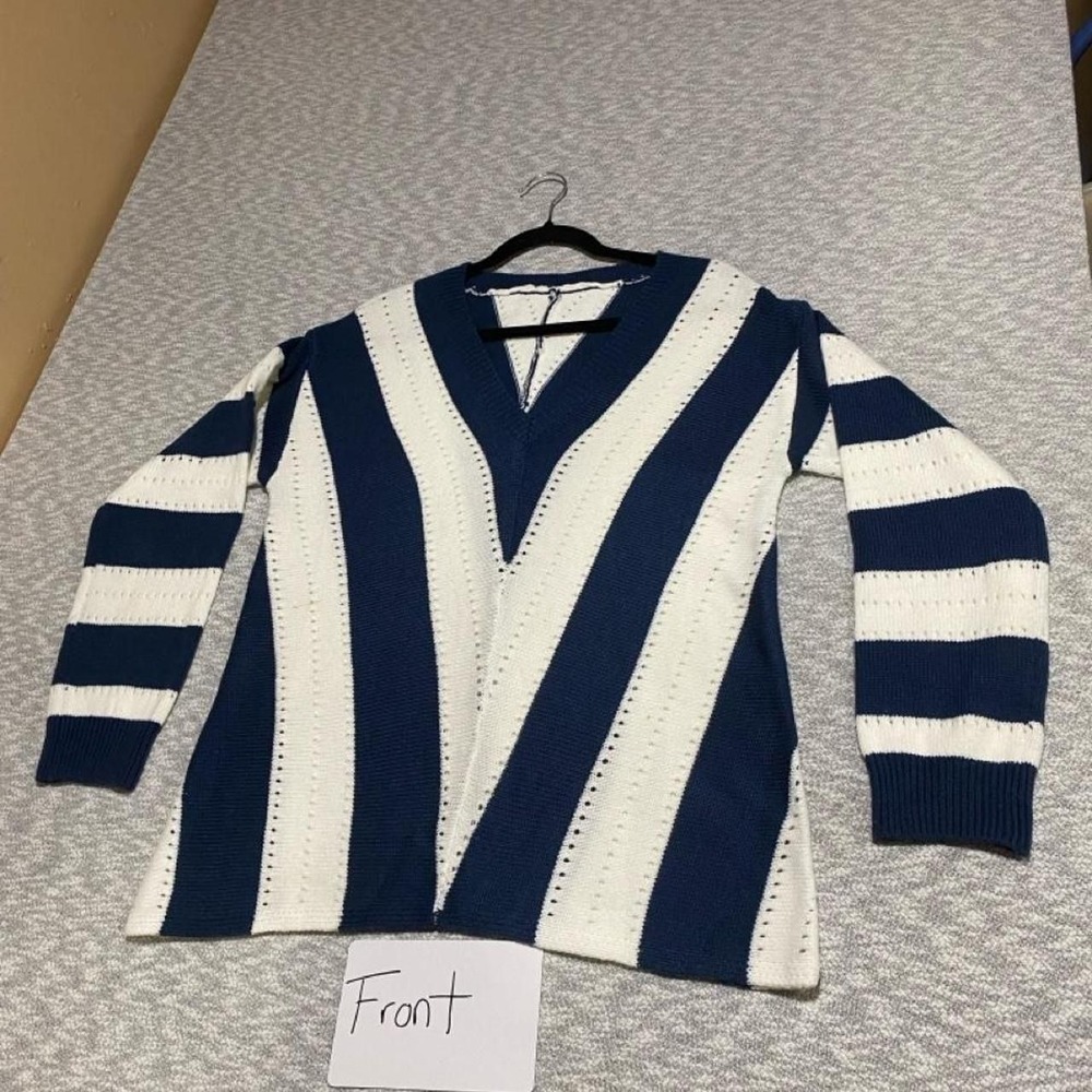 white and blue striped sweater with vertical stripes women L. SKU-B983
